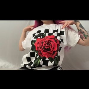 Rose tee